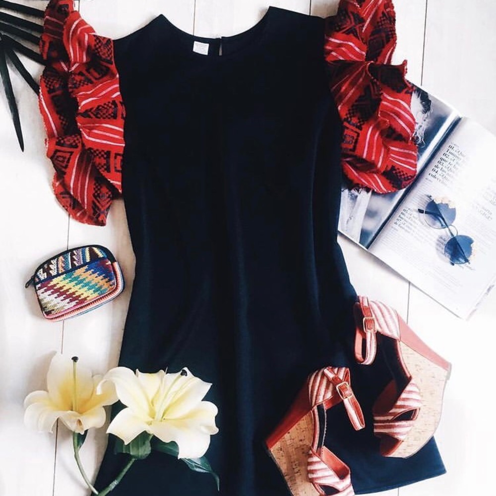 New ruffle sleeve dress size small.